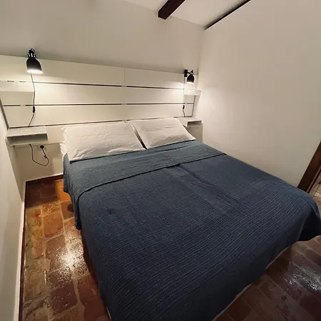 Koronsovac House With 4 Apartments *