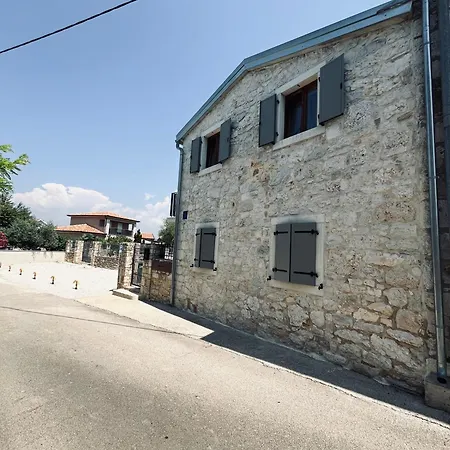 Koronsovac House With 4 Apartments *