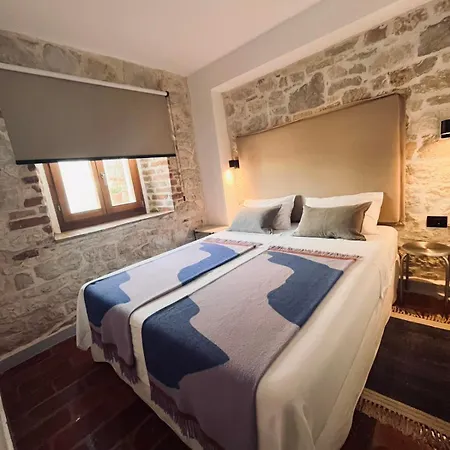 Koronsovac House With 4 Apartments Porec
