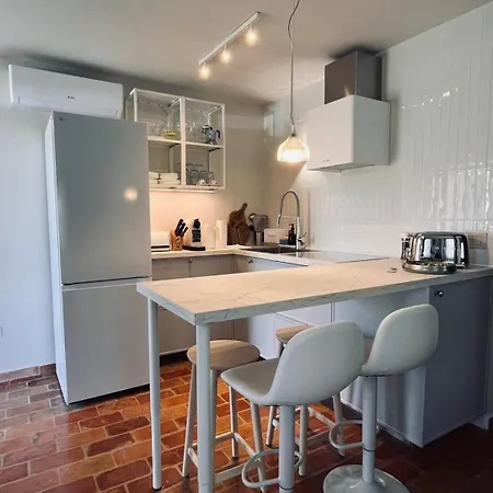 Koronsovac House With 4 Apartments
