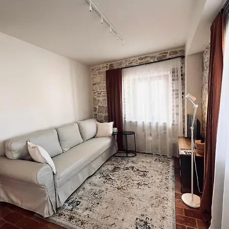 Koronsovac House With 4 Apartments *